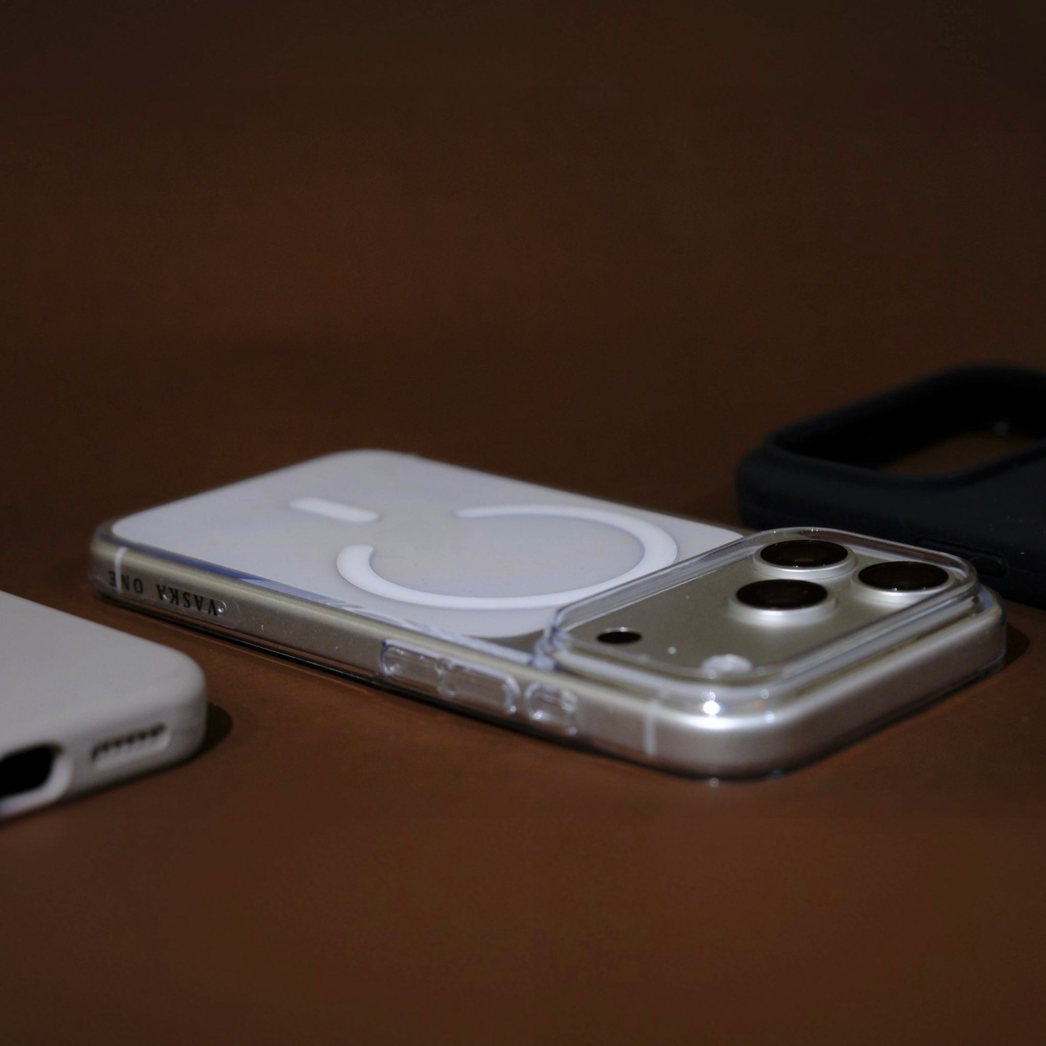 VASKAONE Back Cover Transparent Anty Yellow , Shock Proof for i-phone 17 PRO